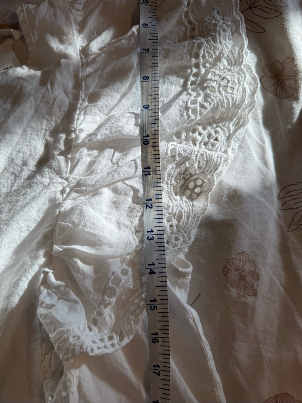 H&M White Eyelet Lace Flutter Sleeve Top Size XS - Picture 16 of 16